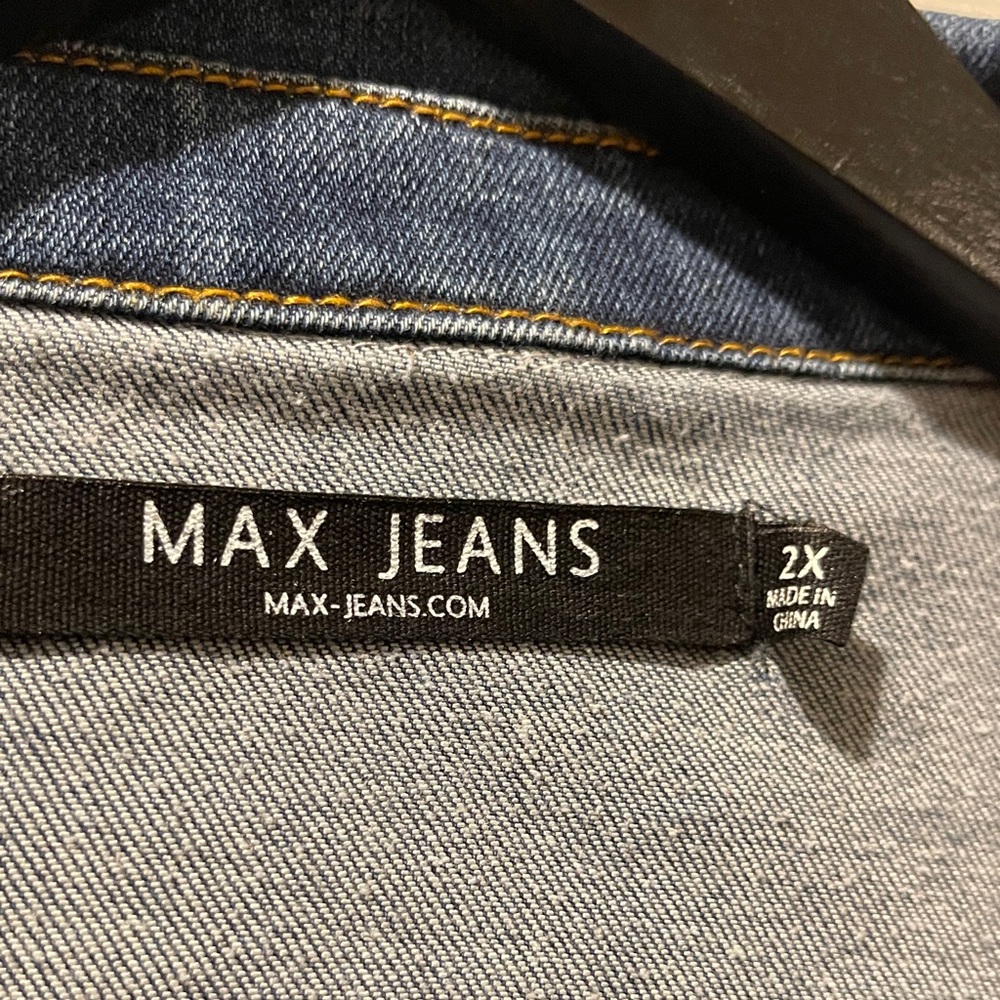 Max Jeans Blue Distressed Stretchy Denim Jacket with Floral Embroidery - Picture 2 of 13